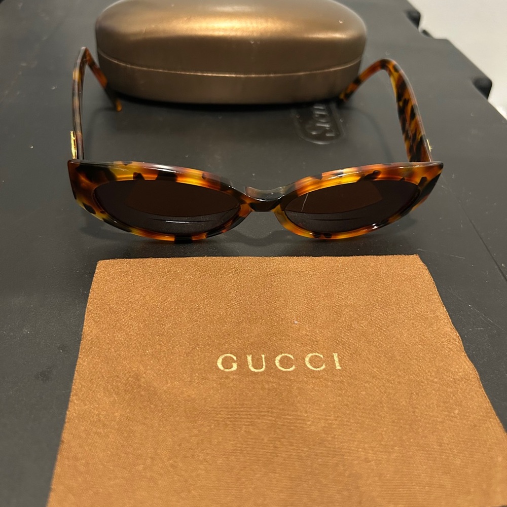 Gucci Brown Tortoiseshell Frames Oversized Design… - image 3